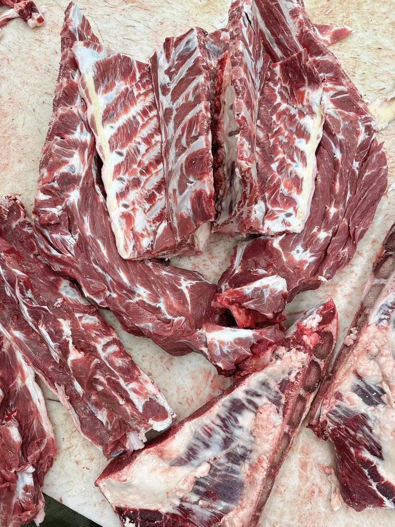 多肉牛脊骨，国产冰鲜纯干，肉很多，价格实惠，可切段。