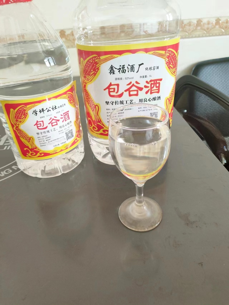 湖北宜昌精品纯粮酒，一年以上酿造，口感细腻，规格多样