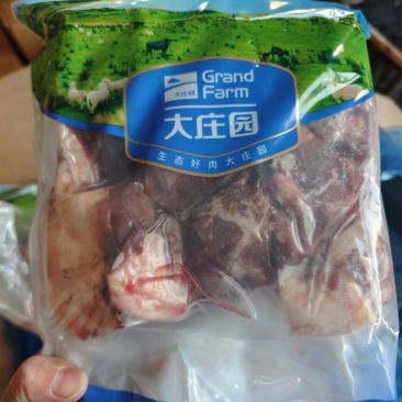 牛胸口骨块，带肉带脆骨，真空包装