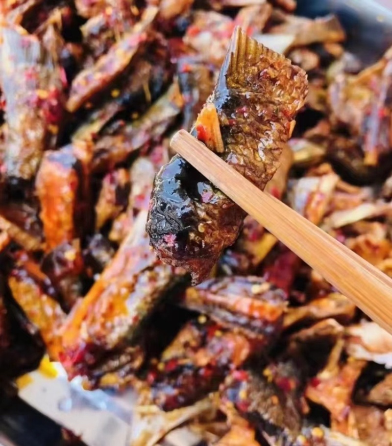 【凉拌鲫鱼】香辣鱼尾，休闲零食，下酒佳肴。