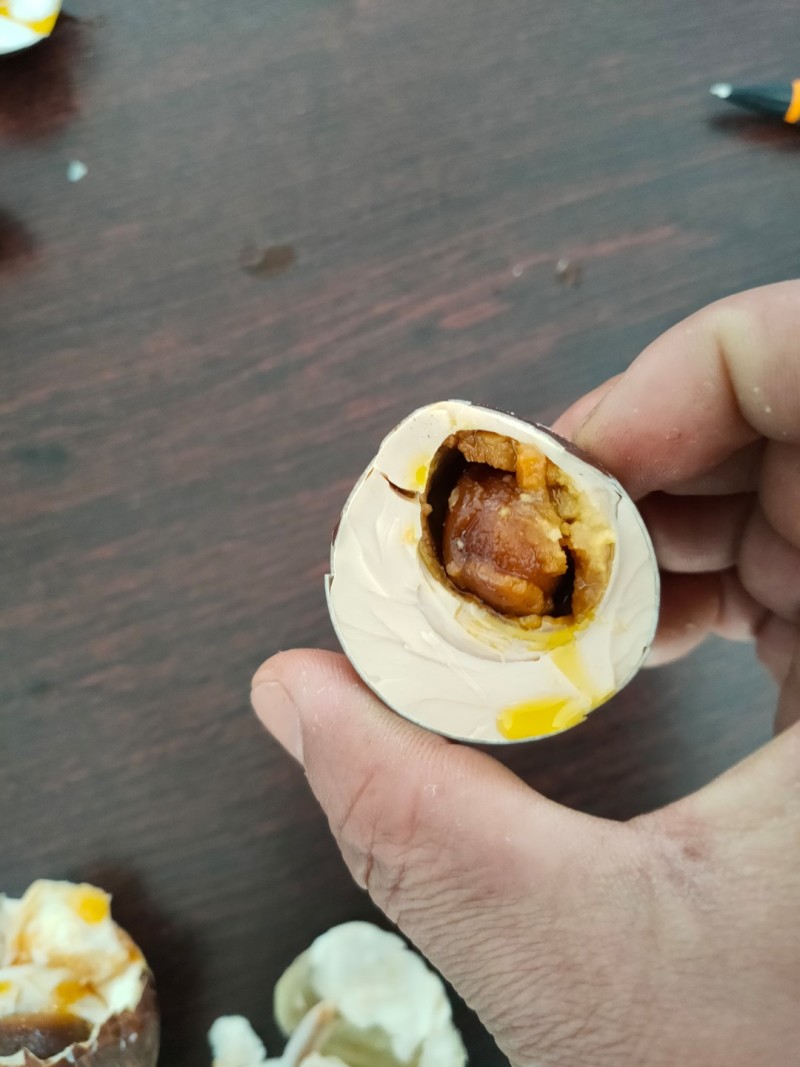 真空破壳咸鸭蛋，鸡蛋