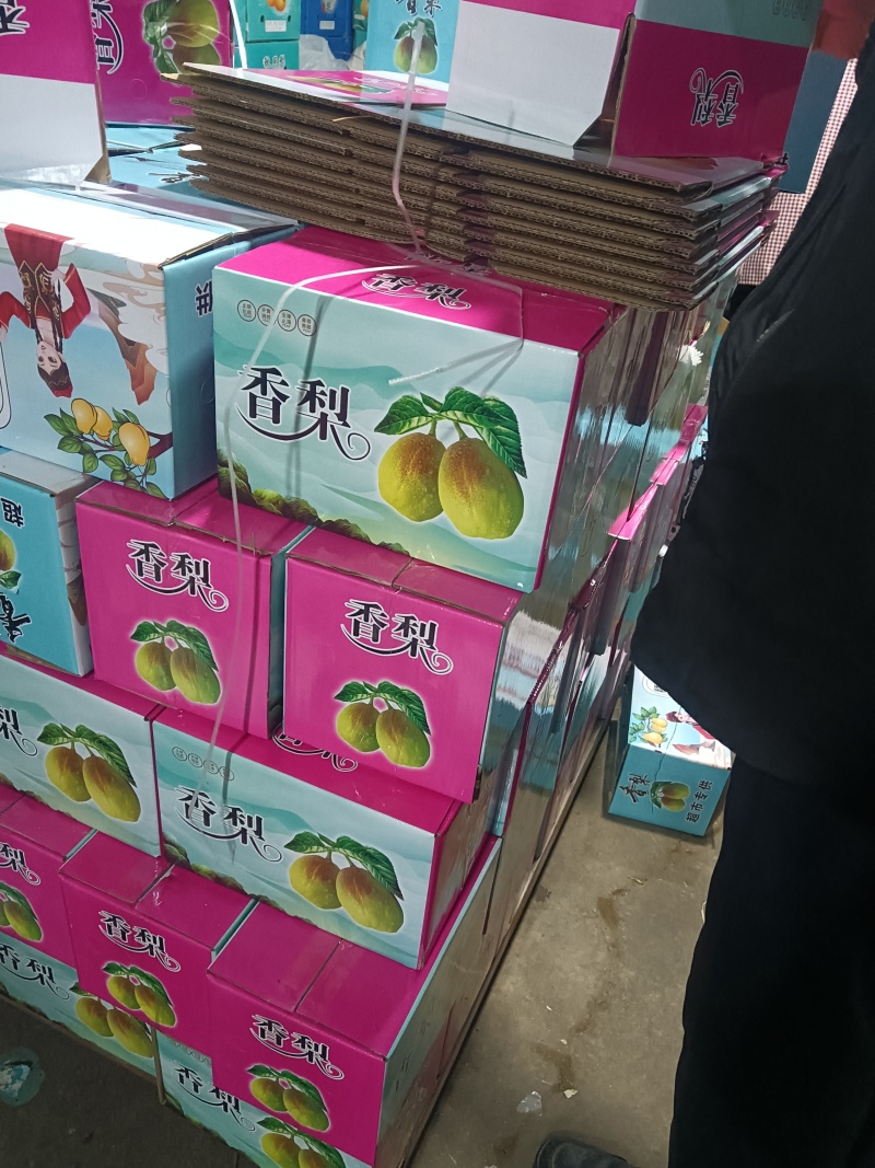 库尔勒礼品香梨。质量好。口感脆甜。老少皆宜。