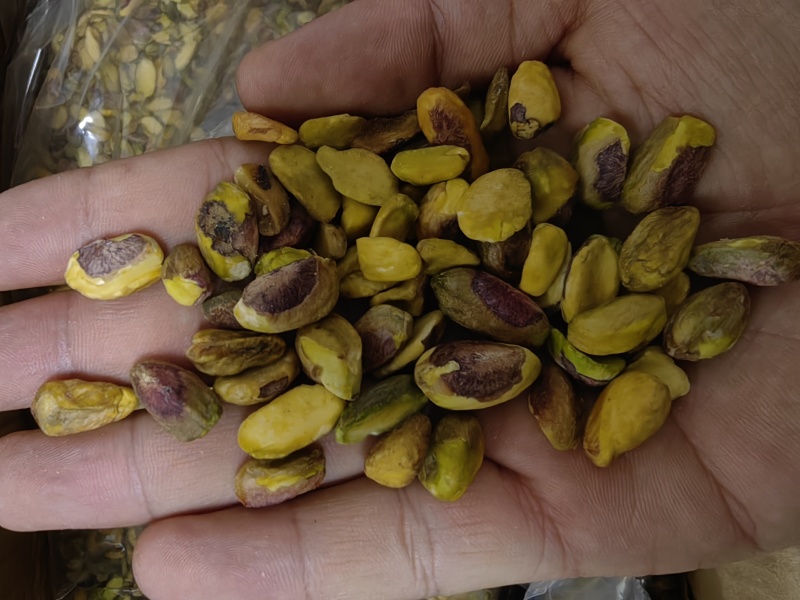 开心果仁生料整个杯半颗粒。