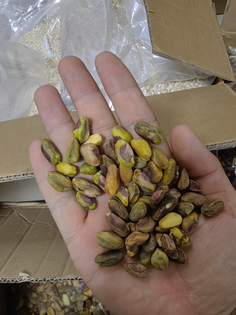 开心果仁生料整个杯半颗粒。