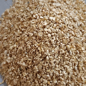 豆粕小料，使用豆皮碎大豆合成小料，蛋白高，营养成分高，