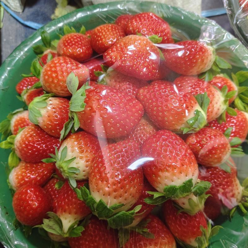 凤冠奶油草莓
