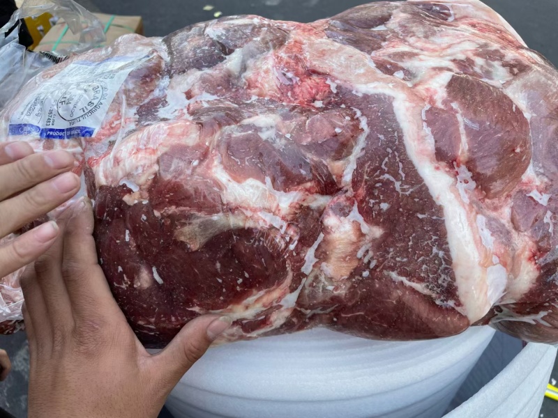 大块牛腿肉牛腿肉瘦度好，适合用来做酱牛肉和卤牛肉1111