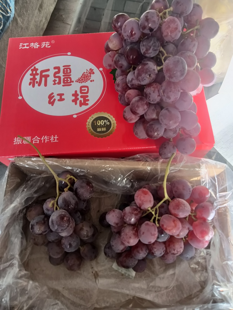 冷库大量红提葡萄热卖中