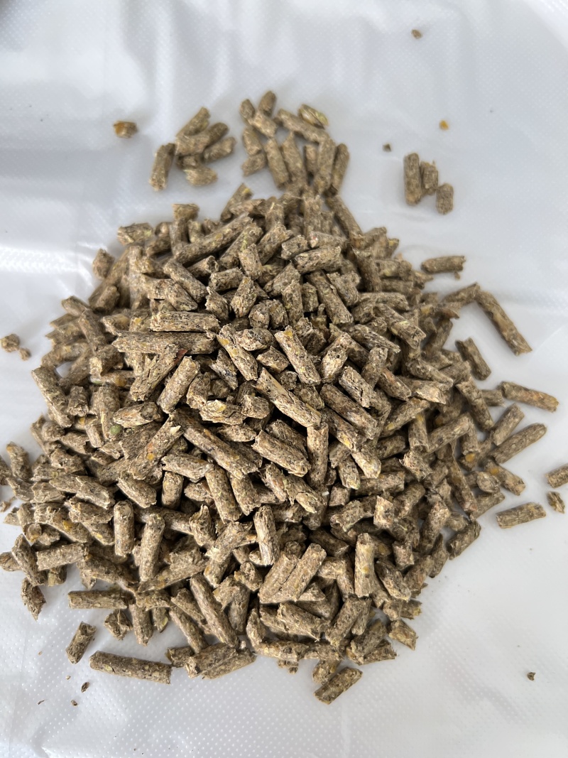 联大生长期成兔全价颗粒饲料