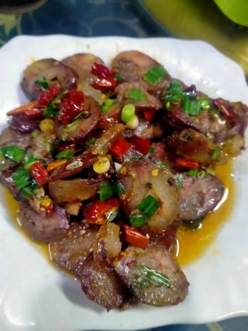 腊肉香肠酸菜干豆腐豆皮炸辣椒