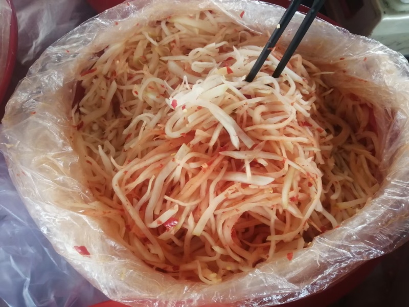 腊肉香肠酸菜干豆腐豆皮炸辣椒