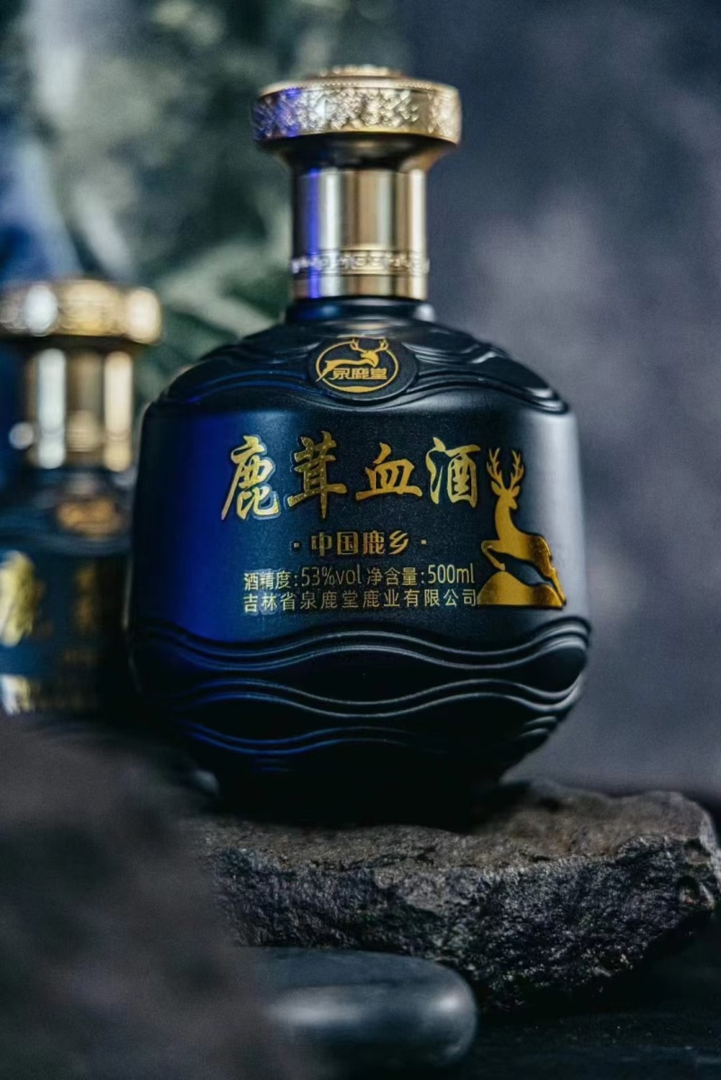 五福鹿酒、一套5瓶共5种酒，高端大气。送礼有面儿