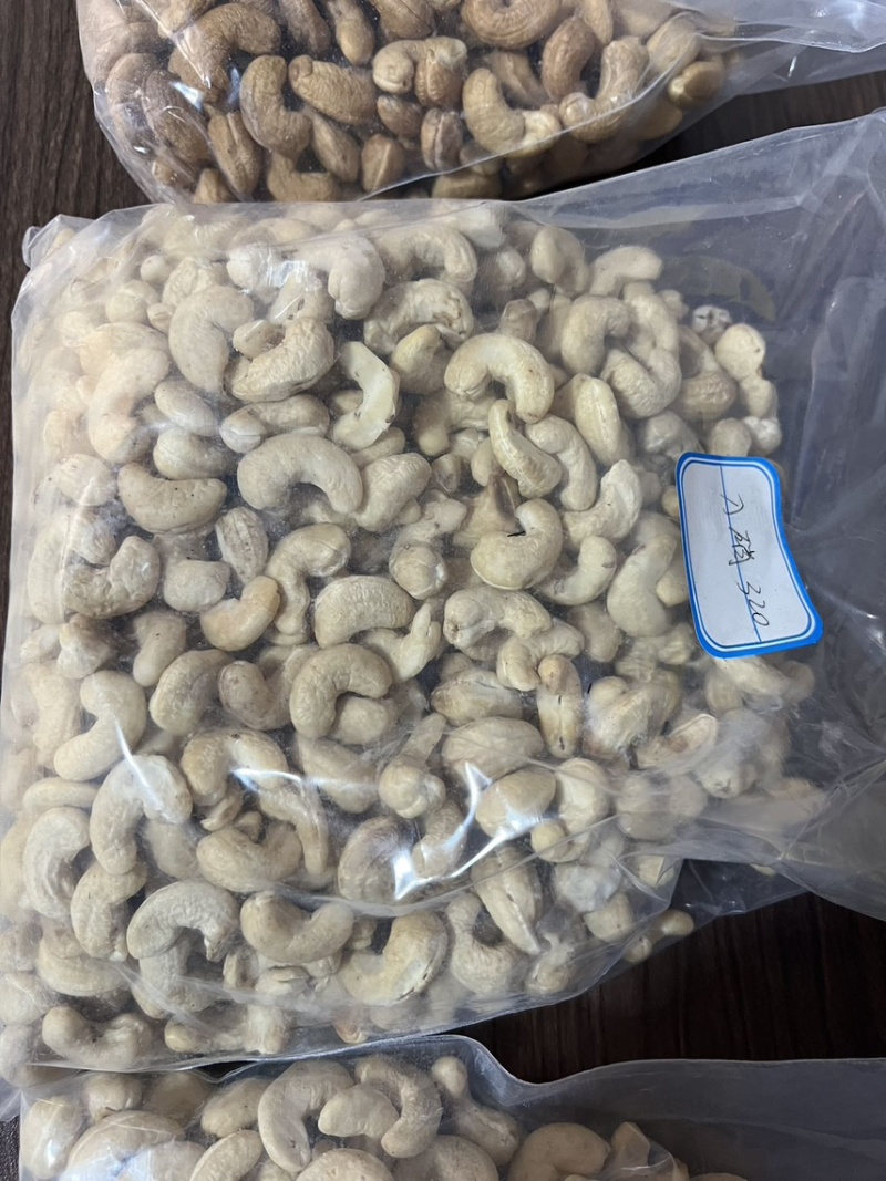 腰果，非洲。未加工，加工后的。源头工厂。
