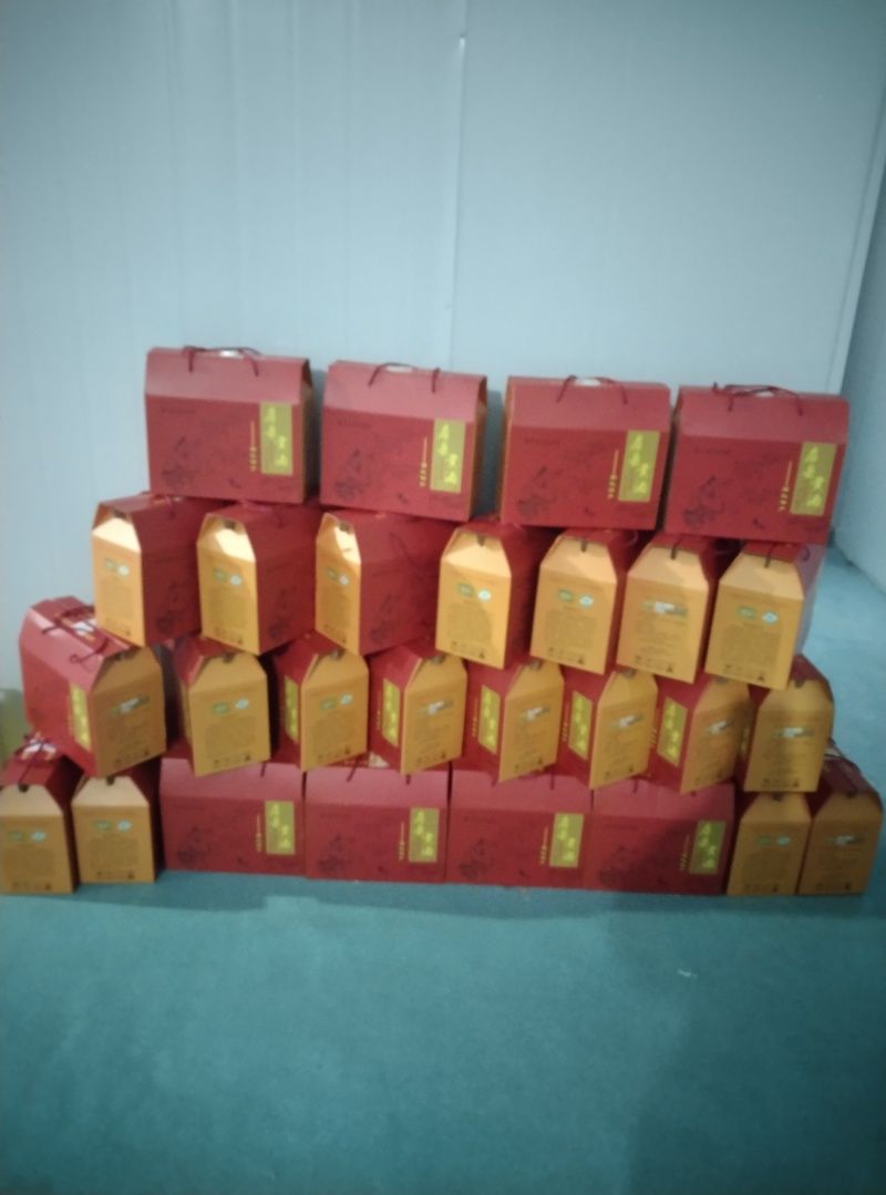 房县洑汁黄酒9块一斤10斤装一桶，1*4一件起批。包运费