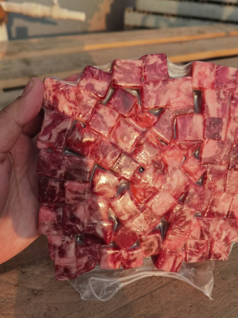 大量稳定供应澳洲和牛雪花肉粒花纹好口感奶香味足烤肉，中餐