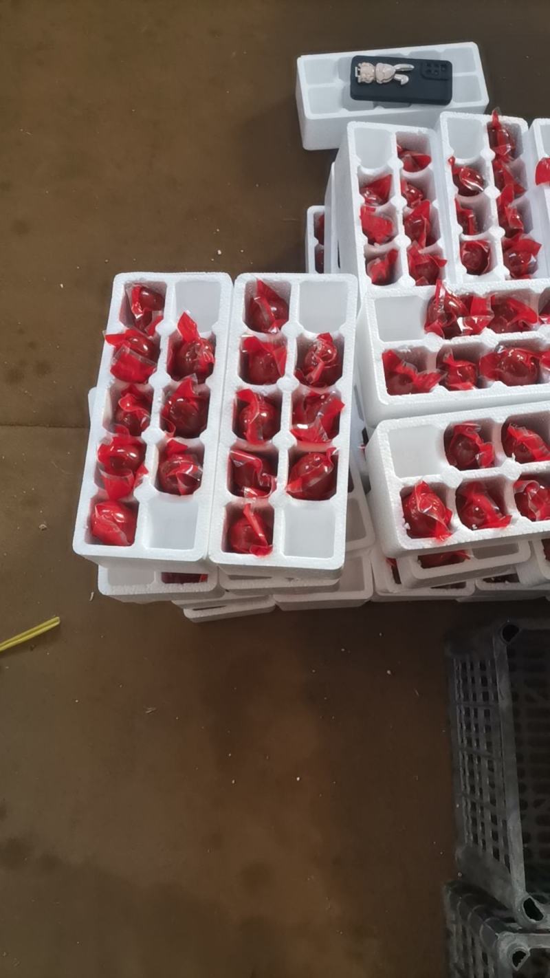 厂家常年大量批发咸鸭蛋，烤鸭蛋，海鸭蛋，松花蛋，全都有