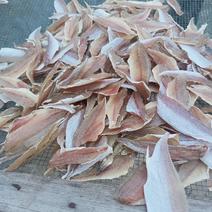 地瓜鱼片。新鲜鱼来晒干的。十斤鱼晒干只剩一斤。