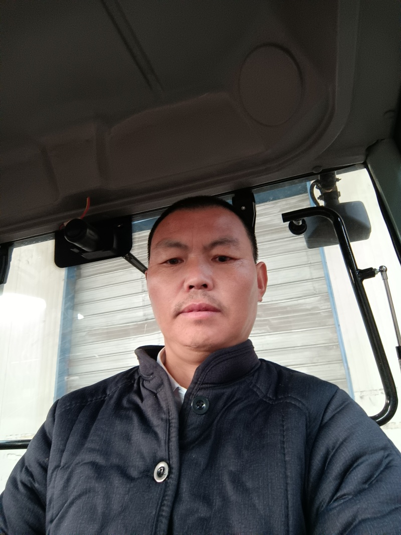 东方红牌履带式推土机
