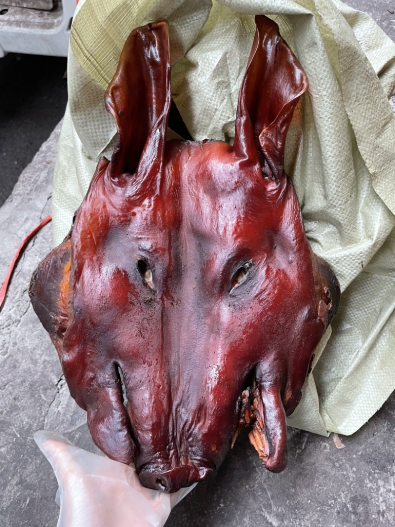 【腊肉】烟熏带骨干腊猪头（腊肉香肠源头工厂一手货源）