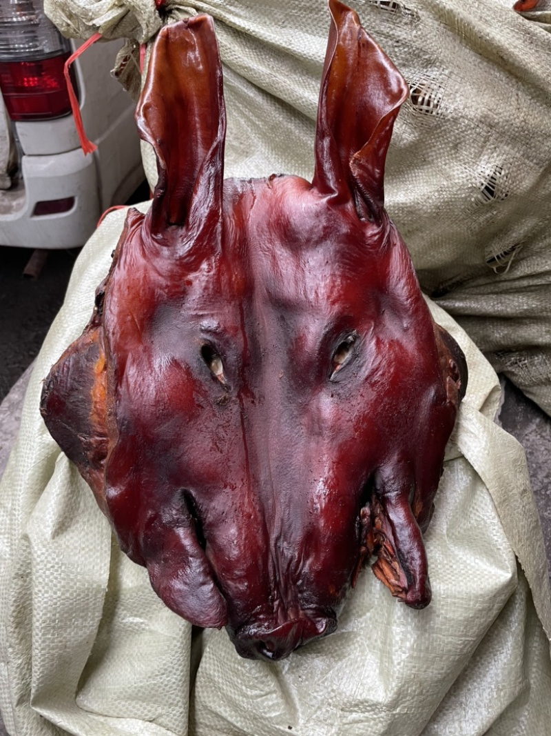 【腊肉】烟熏带骨干腊猪头（腊肉香肠源头工厂一手货源）