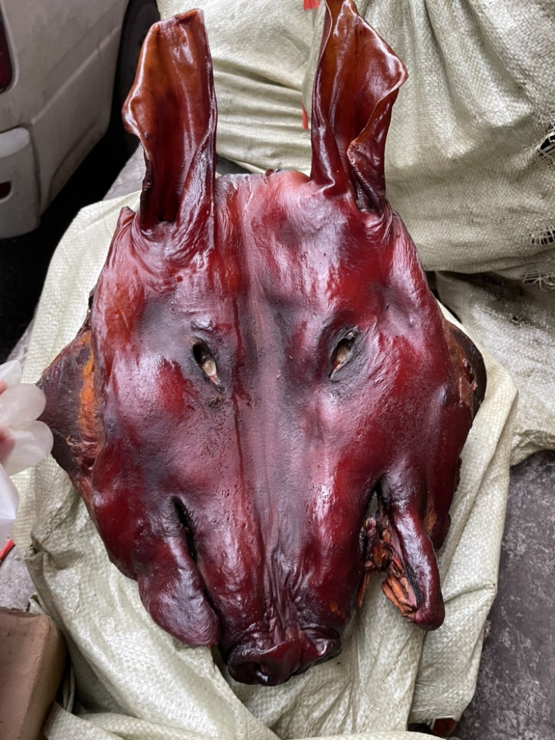 【腊肉】烟熏带骨干腊猪头（腊肉香肠源头工厂一手货源）