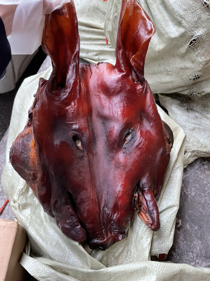 【腊肉】烟熏带骨干腊猪头（腊肉香肠源头工厂一手货源）