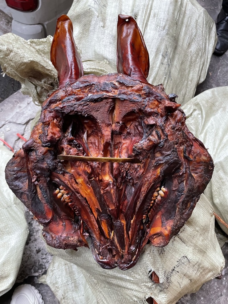 烟熏带骨腊猪头（源头工厂腊肉香肠批发）