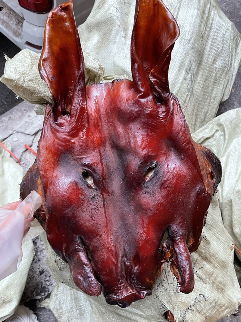 烟熏带骨腊猪头（源头工厂腊肉香肠批发）