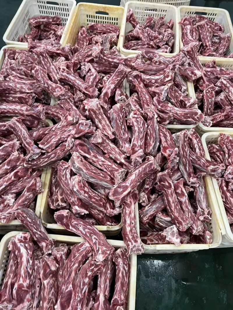 羊脖骨，适合炖煮，肉质鲜美，价格合适，全国冷链直发