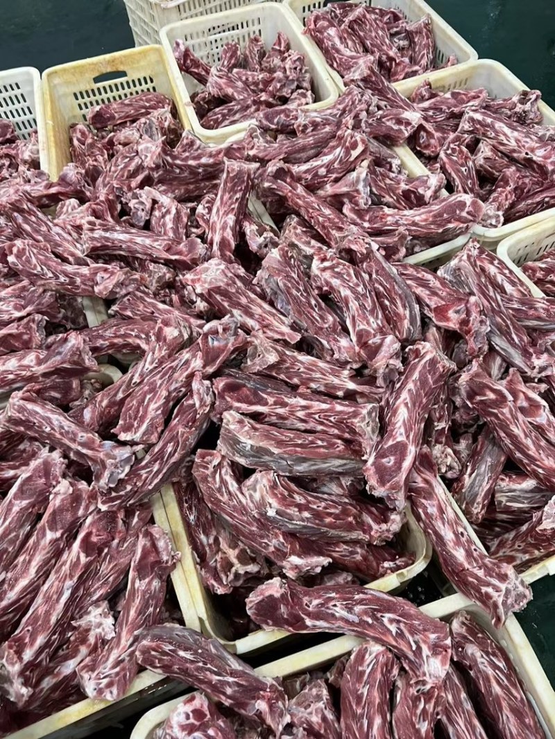 羊脖骨，适合炖煮，肉质鲜美，价格合适，全国冷链直发