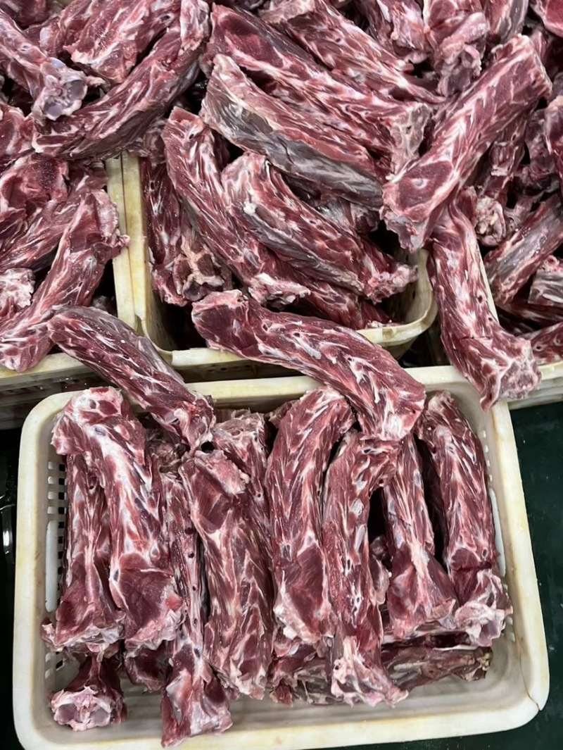 羊脖骨，适合炖煮，肉质鲜美，价格合适，全国冷链直发