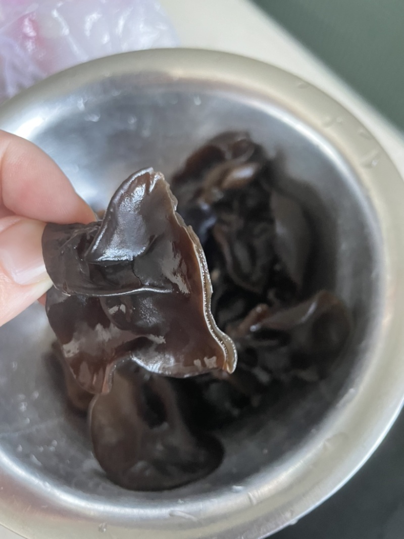 长白山黑木耳肉厚口感甜糯脆泡发率高，快