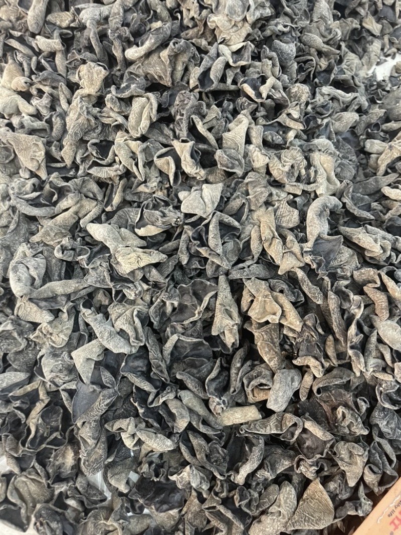 长白山黑木耳肉厚口感甜糯脆泡发率高，快