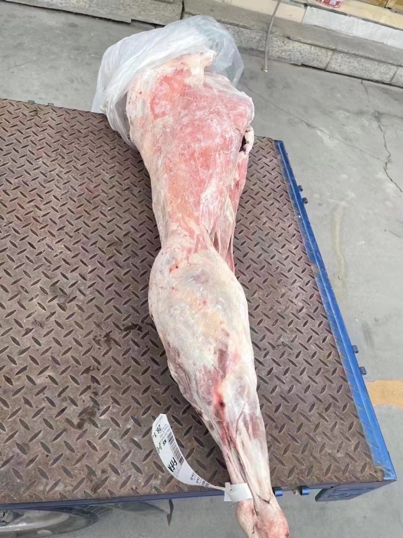 羊肉，羊后腿肉，带皮羊肉有感兴趣的老板欢迎光临！
