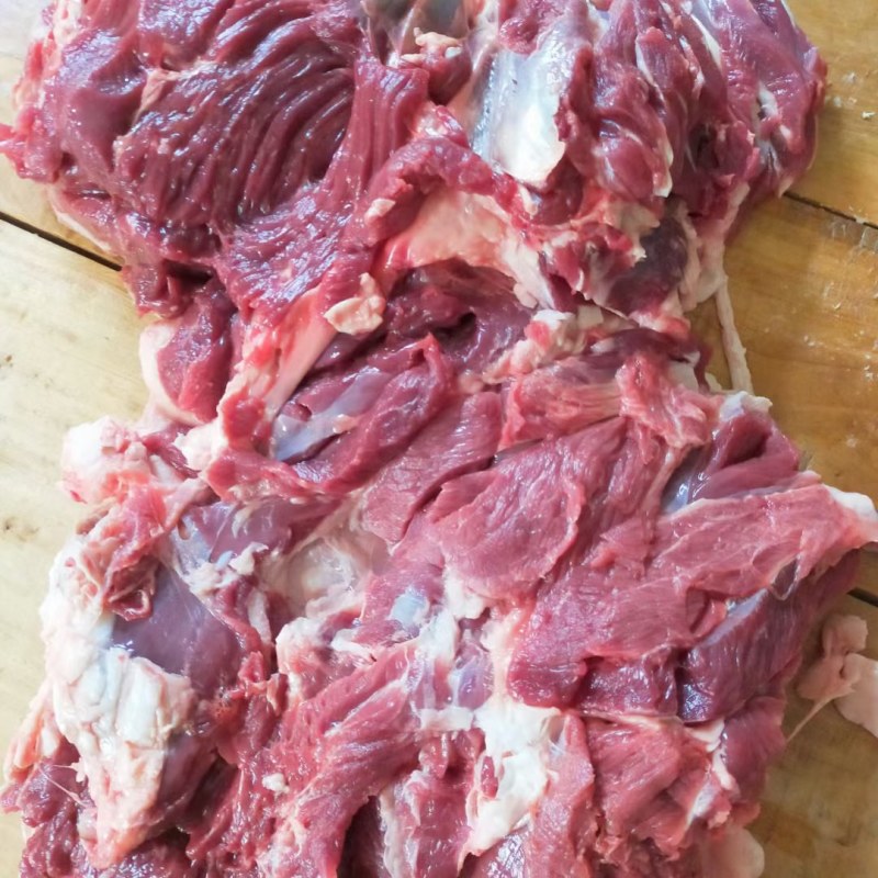 羊肉，羊后腿肉，带皮羊肉有感兴趣的老板欢迎光临！