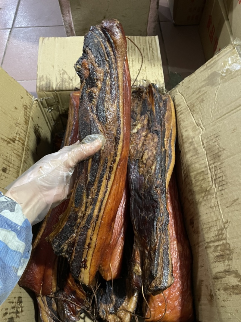 烟熏带骨腊肉（腊肉香肠源头工厂一手货源）