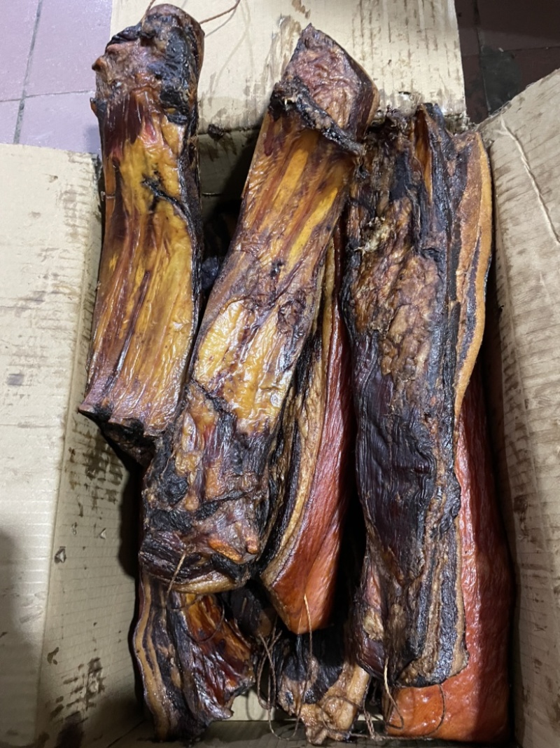 烟熏带骨腊肉（腊肉香肠源头工厂一手货源）