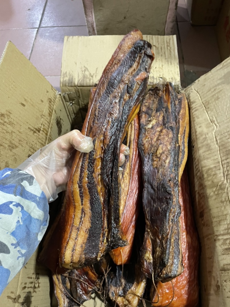 烟熏带骨腊肉（腊肉香肠源头工厂一手货源）