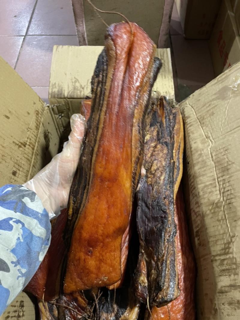 烟熏带骨腊肉（腊肉香肠源头工厂一手货源）