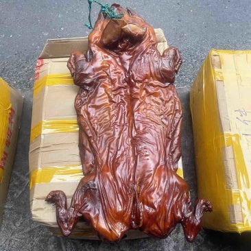 整只小香猪（腊肉香肠源头工厂一手货源）