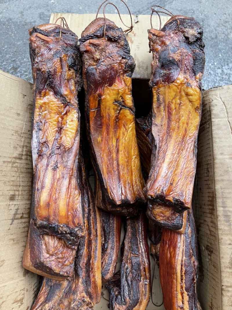 烟熏带骨腊肉（源头工厂腊肉香肠批发）