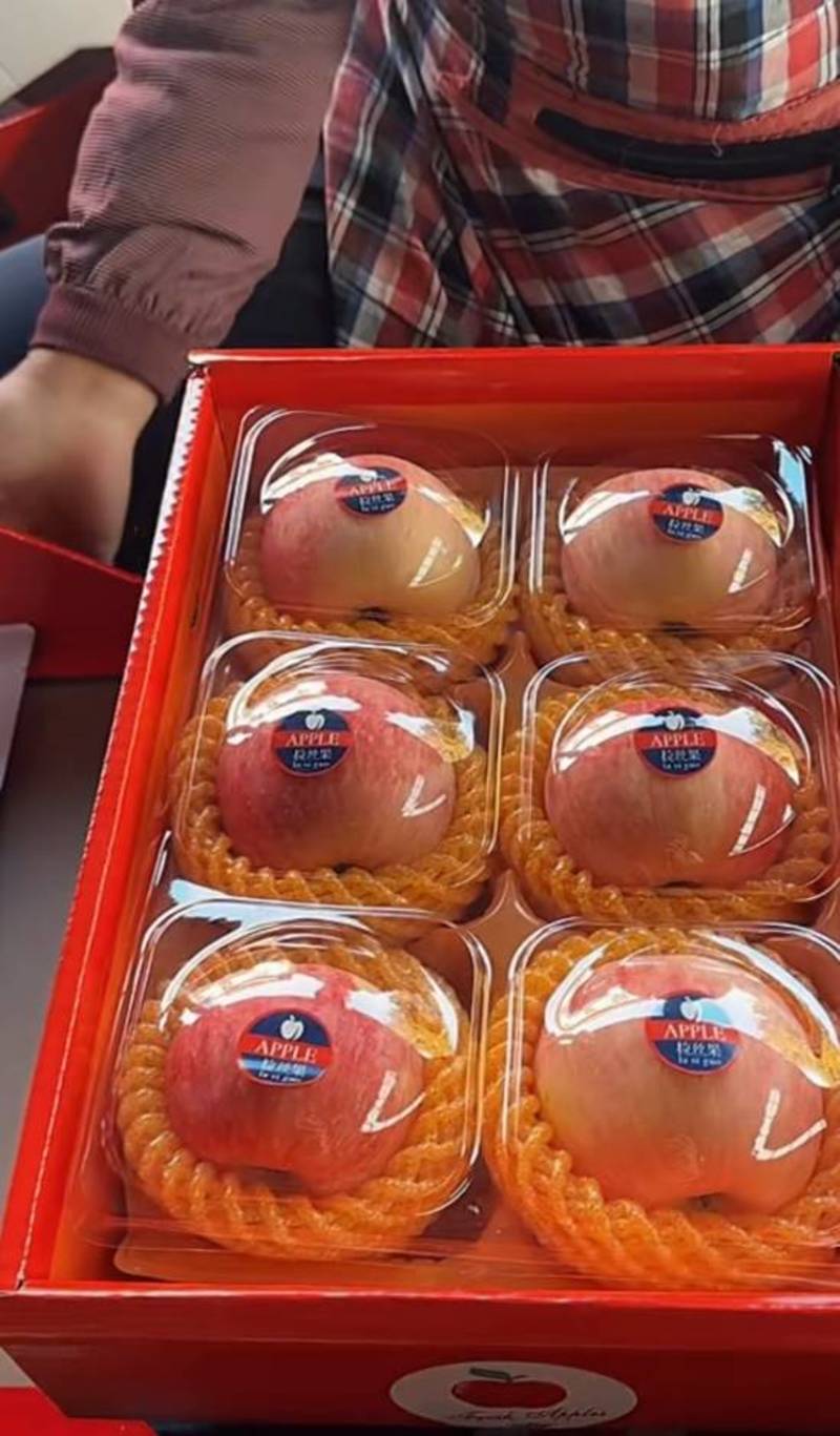 红富士苹果大降价纸袋1.4元迎春节精品礼盒包装大量走货