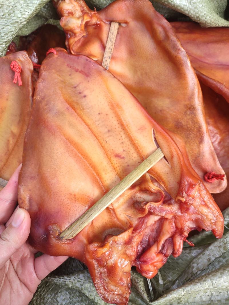 烟熏猪耳朵腊猪耳朵风干猪耳朵一手货源品质保证现货供应