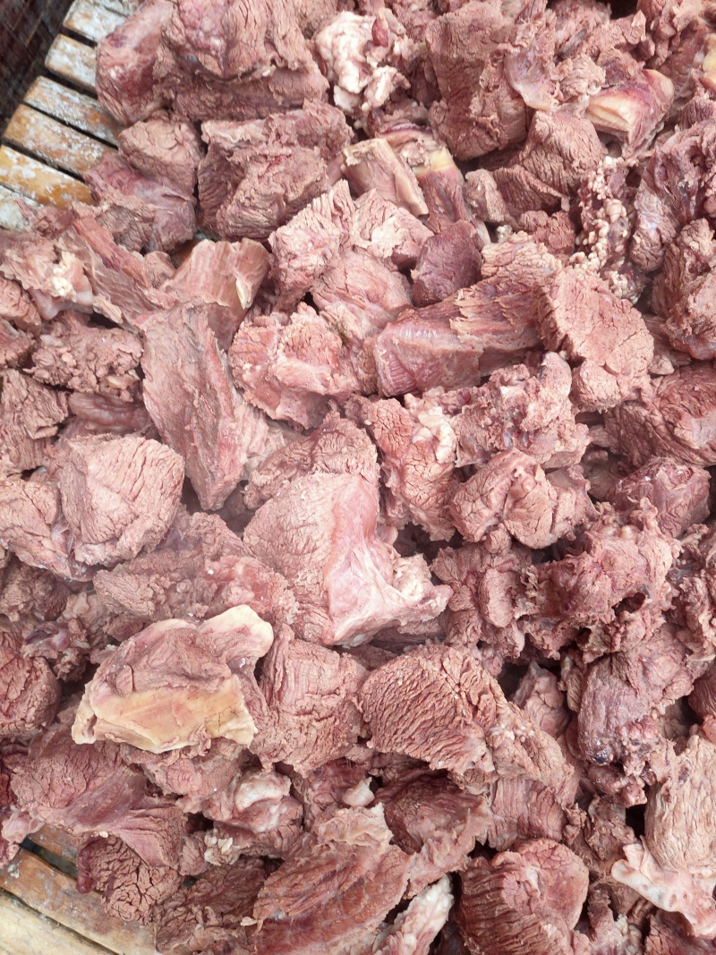 熟牛肉碎块
