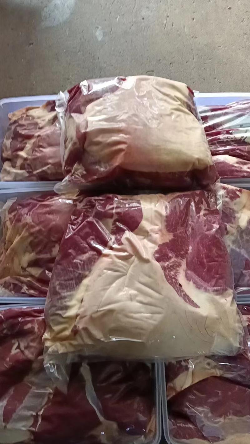 鲜冻带皮驴肉嫩口质量保证价位低，一袋十斤真空装