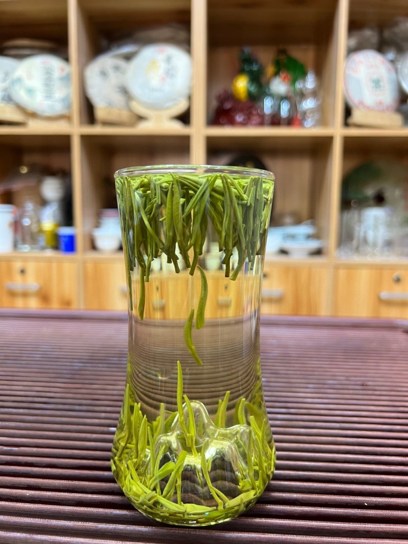 【实拍】。新茶雀舌全芽尖茶叶嫩芽绿茶毛尖浓香型