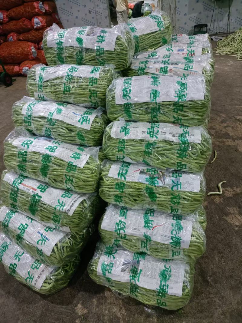 云南孟定无筋豆大量上市，露天新苗，