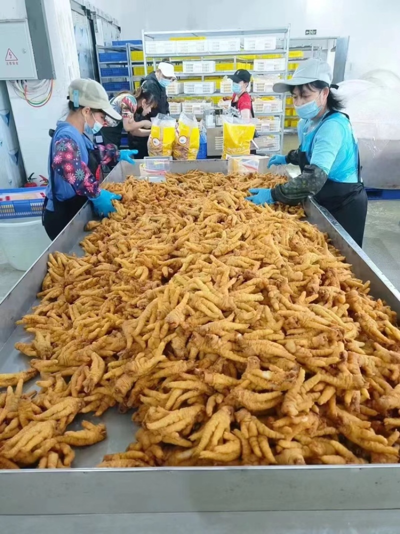工厂直销虎皮鸡爪，油炸鸡爪