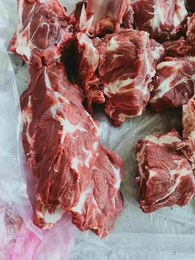 满肉牛脖骨，厂家直销，货源充足，价格美丽，欢迎采购