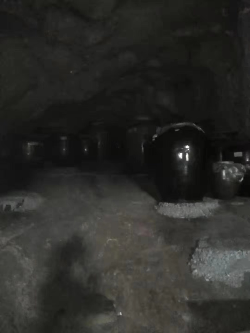 我这酒酱香味的散装白酒，50度左右，纯粮食酿造，高粱酒